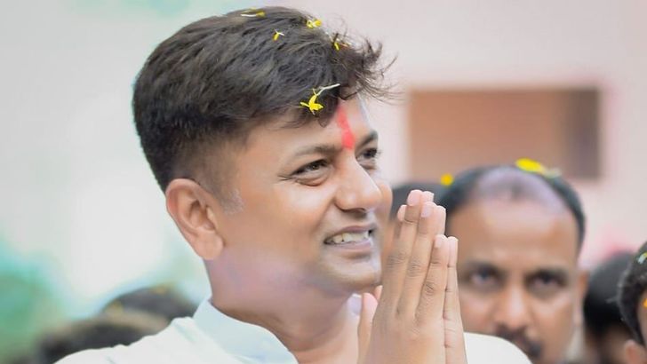 https://www.salarnews.in/public/uploads/images/newsimages/maannewsimage22082025_163346_Ktaka Cong MLA Puppy.jpg